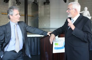 Mit Beginn des Schuljahrs 2014/ 15 hat Wolfgang Arnold (links) die Schulleitung von seinem Vorgänger Wolfgang Röther (rechts) übernommen.