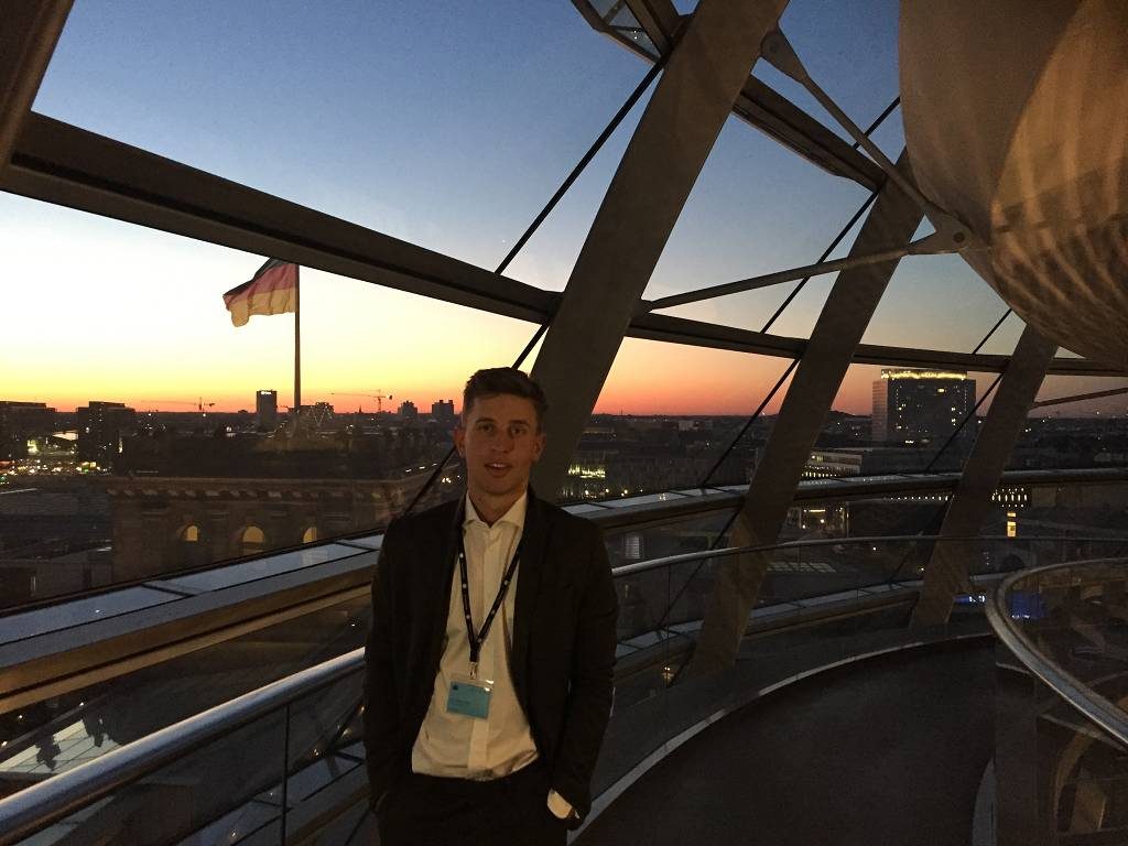 Der Sonnenuntergang über Berlin von der Reichstagskuppel aus gesehen - großes Kino!